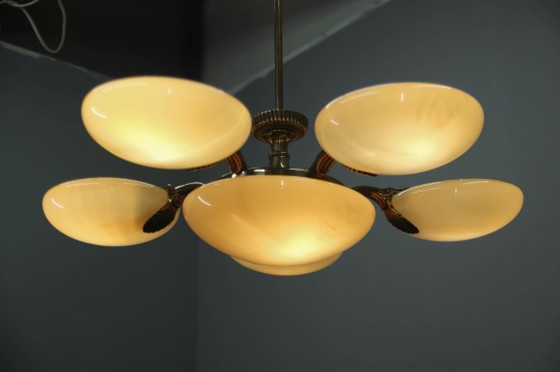 Image 1 of Lámpara de araña Art Nouveau de seis luces de latón, de Jenčík, Checoslovaquia, década de 1920, con etiqueta.