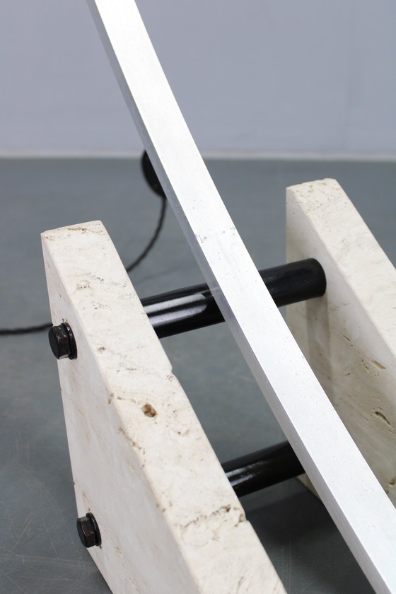 Image 1 of 1970er Harvey Guzzini Bogenförmige verstellbare Stehleuchte, Italien