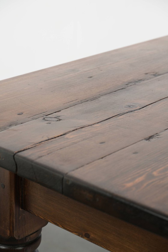 Image 1 of Large antique 19th-century English farmhouse dining table for 8 to 10 people, made of pinewood with a timeless appearance.