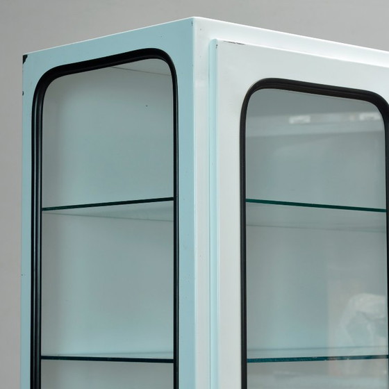 Image 1 of Armoire médicale vintage, années 1970