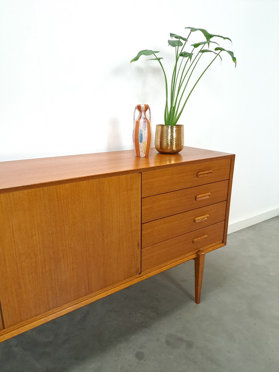 Image 1 of Buffet à hauts pieds et tiroirs