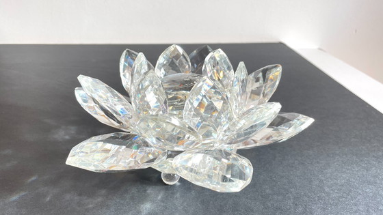Image 1 of FLOWER Paperweight in Chiselled Crystal