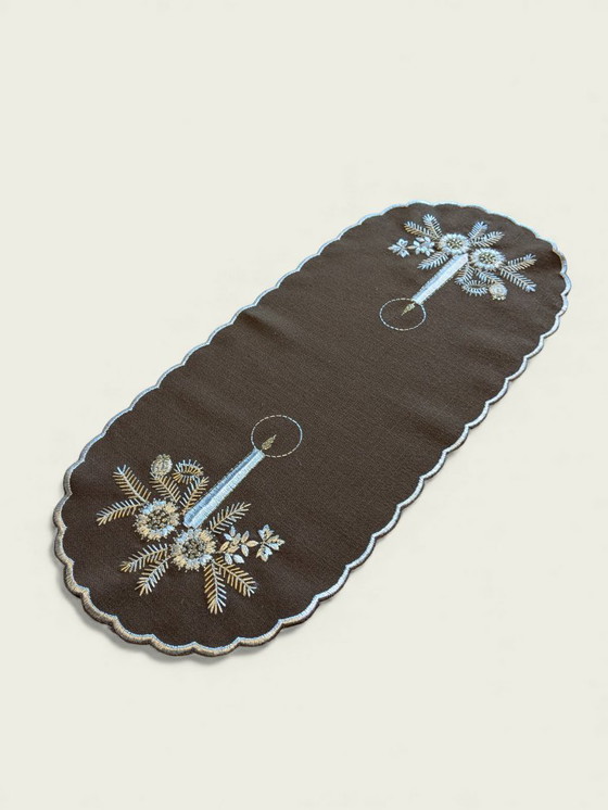 Image 1 of Raro ritrovamento! Set di tovaglie natalizie anni '80, marrone con ricami bianchi, 7 pezzi