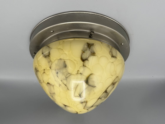 Image 1 of Vintage gemarmerde plafondlamp - elegantie in glas en metaal