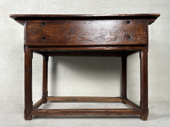 Image 1 of Table d'appoint coloniale espagnole ancienne