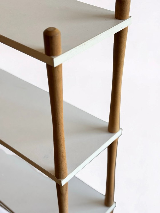 Image 1 of Vintage stokkenkast met witte planken