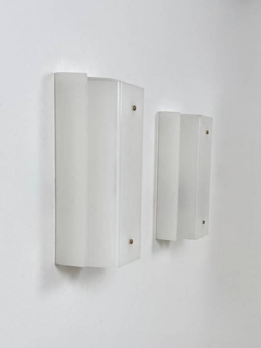 Een paar vintage Perspex wandlampen, Italië, 1970