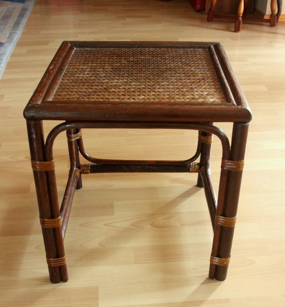 Image 1 of Charmante petite table d'appoint/support à plantes en rotin, bambou et bois, style vintage