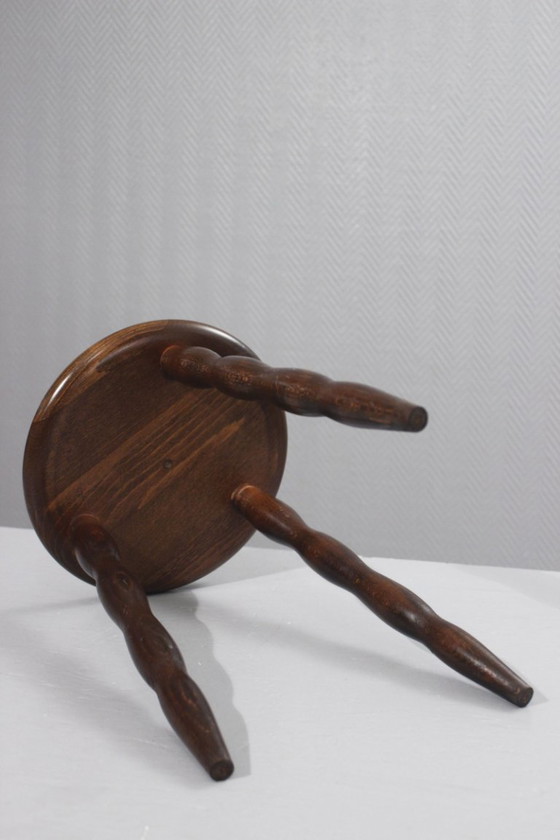 Image 1 of Vintage brutalistische driepootkruk in de stijl van Charles Dudouyt, 20e eeuw.