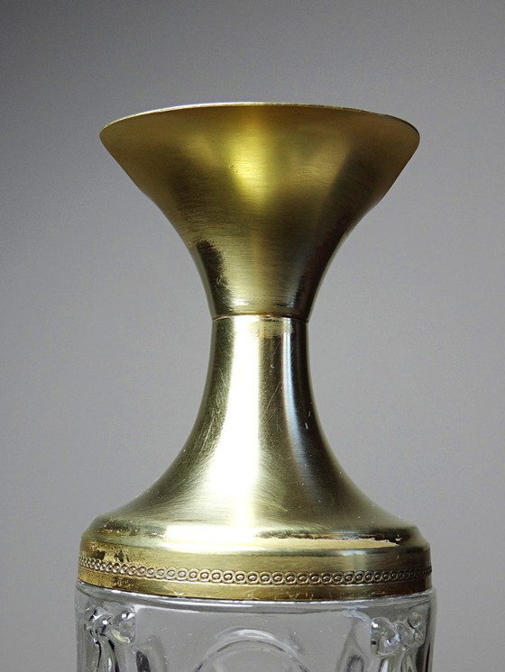 Image 1 of Vintage decoratieve schenkkan van gegoten glas en verguld messing, Italië circa 1980.