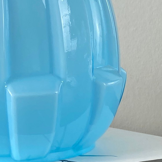 Image 1 of antica lampada portatile a forma di tulipano in vetro opalino blu