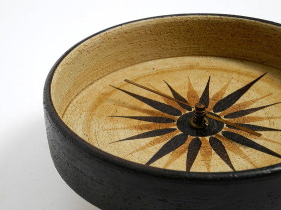 Image 1 of Precioso reloj de pared redondo de cerámica de los años 70 hecho a mano