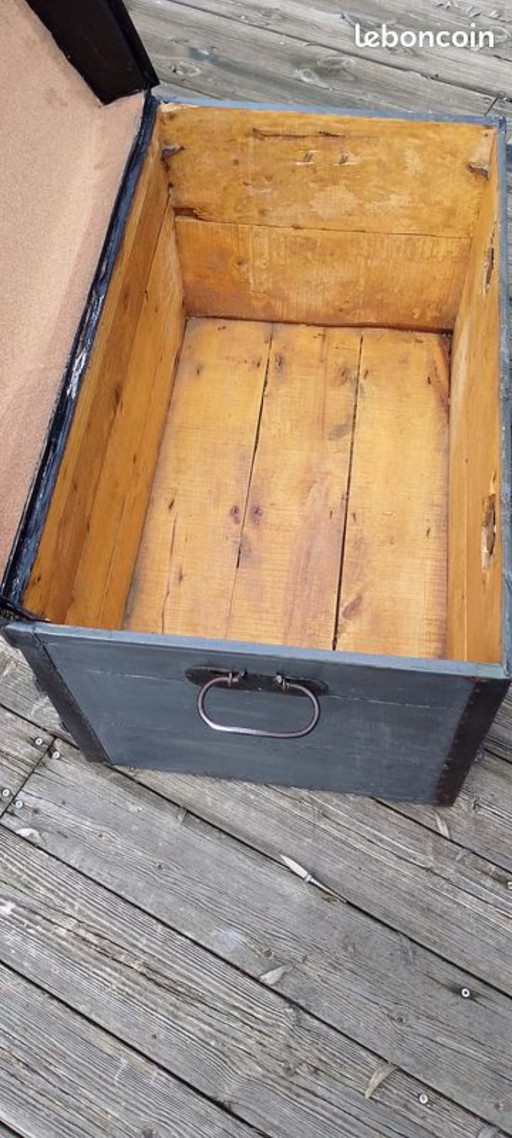 Antieke, gewelfde, gerestaureerde houten kist