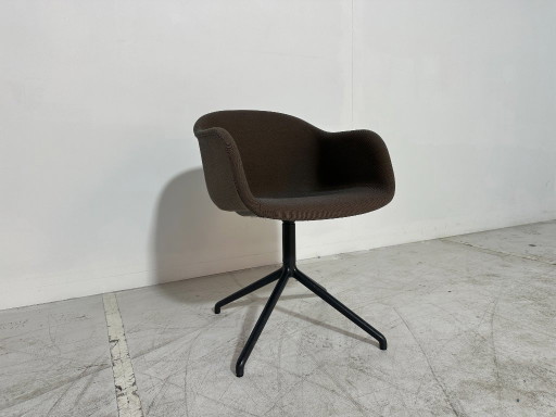 Sillón Muuto Fiber color topo - Base giratoria negra – fauteuils, Textile