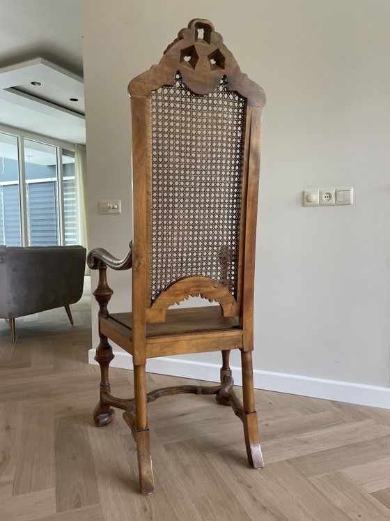 Image 1 of Fauteuil ancien spécial en bois