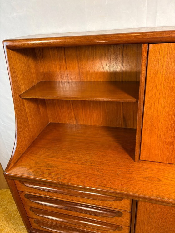 Vintage A. Younger “Sequence” Teak Highboard | Jaren 60 | Ontworpen door John Herbert Een werkelijk prachtig (photo 4 of 12)