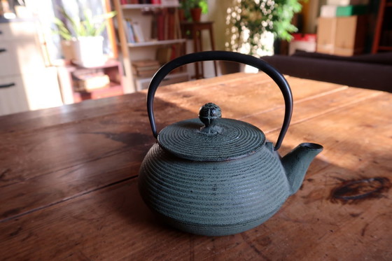 Image 1 of Teiera vintage in ghisa verde, stile giapponese Tetsubin, a coste - 2C32