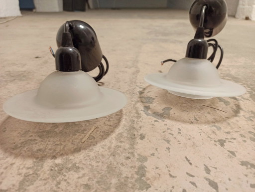 2 massive UFO-förmige Glaspendelleuchten