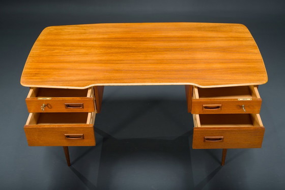 Image 1 of Escritorio de teca de mediados de siglo atribuido a Musterring, años 60