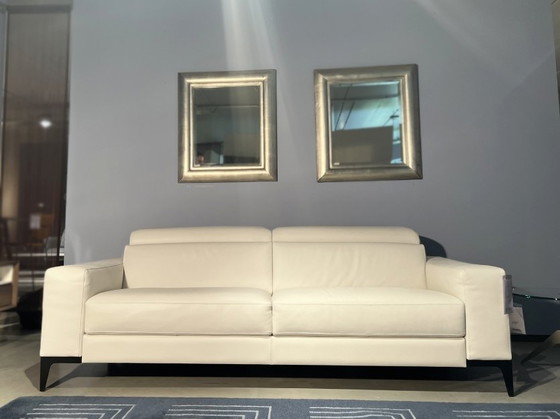 Image 1 of Vincent 3 posti