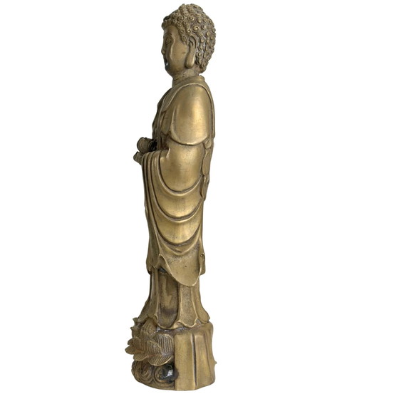 Antiker Bronze Amitabha Buddha mit Lotusknospe und Qing-Markierung auf der Unterseite. – Bildhauerei (photo 7 of 10)