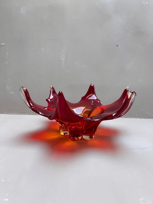 Bol vintage en verre de Murano, rouge, de forme pointue, Murano, Italie, verre d'art, style estival