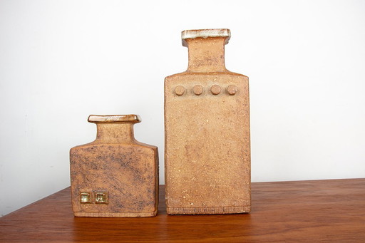 Paire de Vases Suédois, style brutaliste, en grès avec col émaillé par Curt Magnus-Addin 1960.