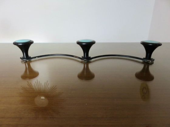 Image 1 of Porte manteau mural, 3 patères en bakélite, 50's 60's