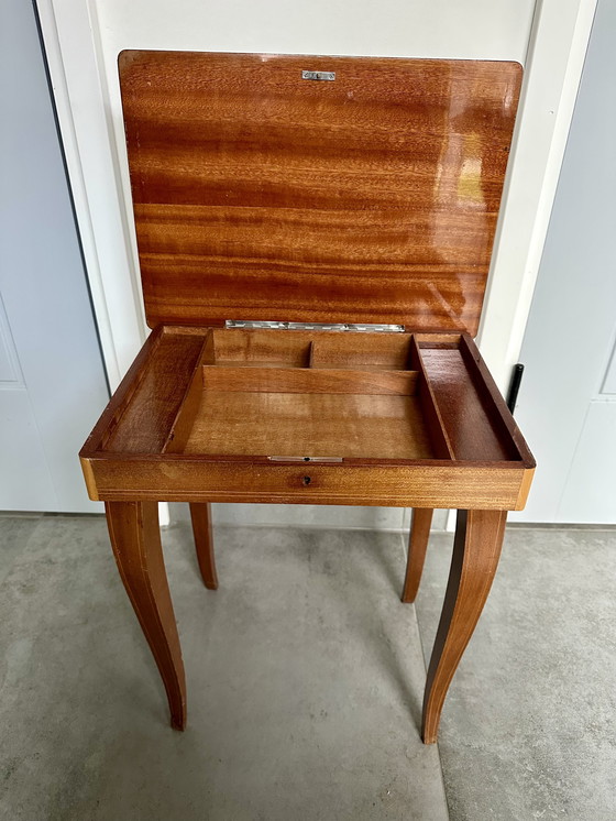 Image 1 of Vintage Italiaans tafeltje met inlegwerk en muziekdoos