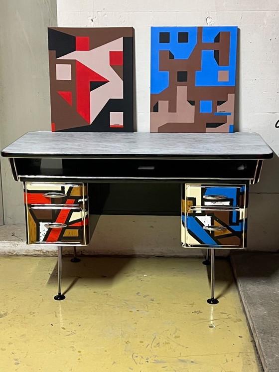 Image 1 of Escritorio Bauhaus original de la década de 1950 con 2 pinturas acrílicas a juego.