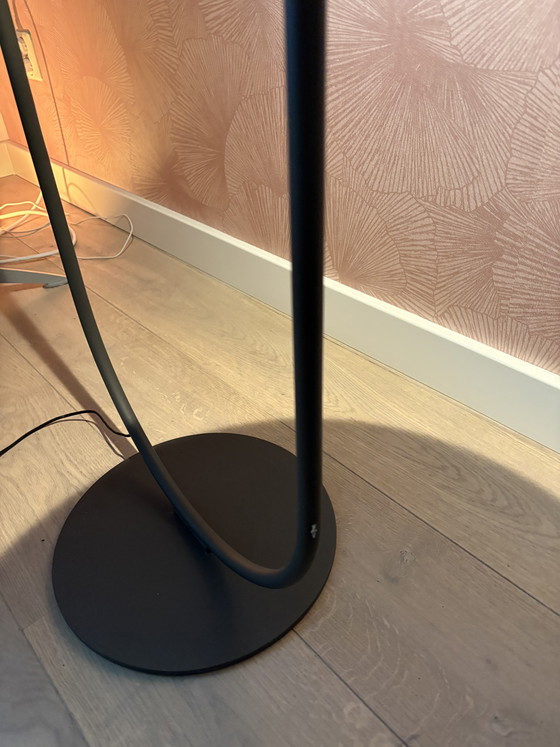 Image 1 of Lámpara de diseño Pode Uturn con mesa