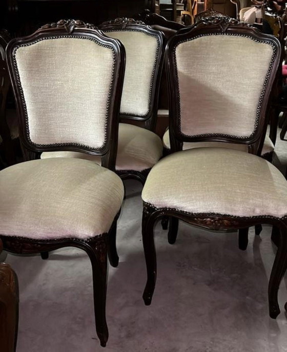 Image 1 of 4 chaises de salle à manger classiques en noyer