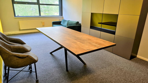 Mascaro Dining Table in Excellent Condition