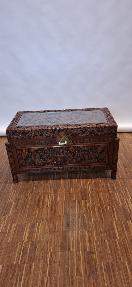 Image 1 of Indonesische of Chinese kamferhouten kist