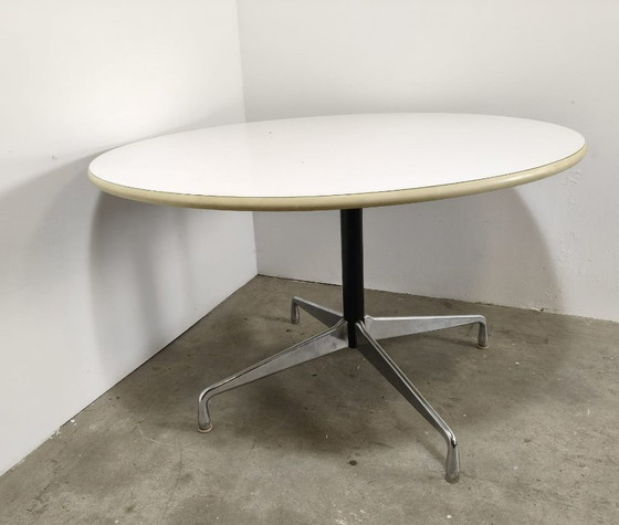 Image 1 of Mesa Vitra
