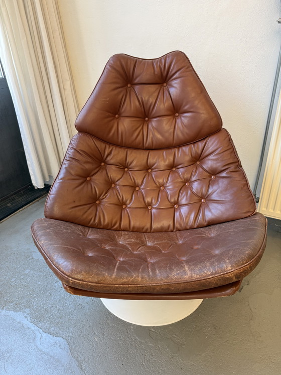 Poltrona lounge vintage Artifort F588 – Sedie e poltrone, Leather, Metal (photo 6 of 8)