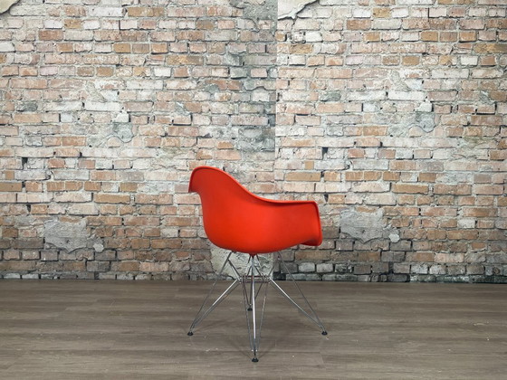 Vitra DAR – Oranger Kunststoff | Charles & Ray Eames – Sessel, Metal, Plastic (photo 7 of 15)