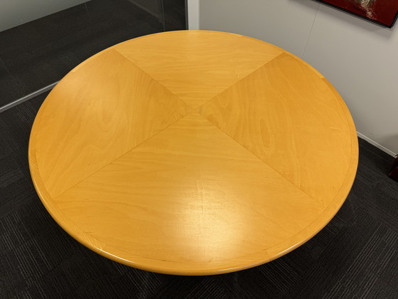 Image 1 of Vitra ronde eet/vergader tafel kersen hout