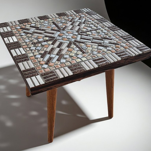 Tavolino laterale in stile moderno di metà secolo con mosaico e piano piastrellato in ceramica