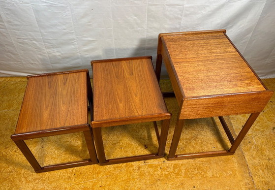 Tavolini impilabili vintage G Plan in teak | Anni '60 | Raro dettaglio del cassetto | Design britannico di (photo 8 of 9)