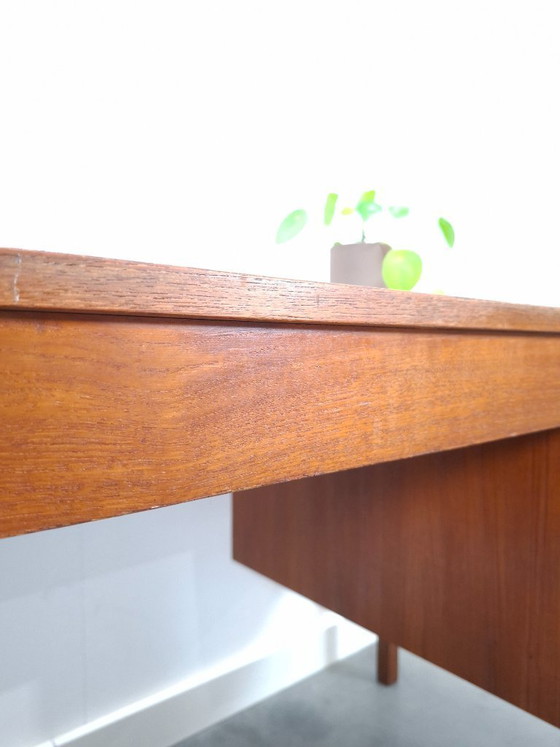 Image 1 of Teak vrijstaand bureau met lade uit Denemarken