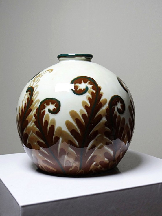 Image 1 of Kleine Tharaud-Porzellankugelvase aus Limoges, ca. 1920-1940