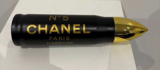 Image 1 of Bullet Chanel, hand signed no. 1/10, size XL. Certificate of authenticity from the artist. Excellent condition.