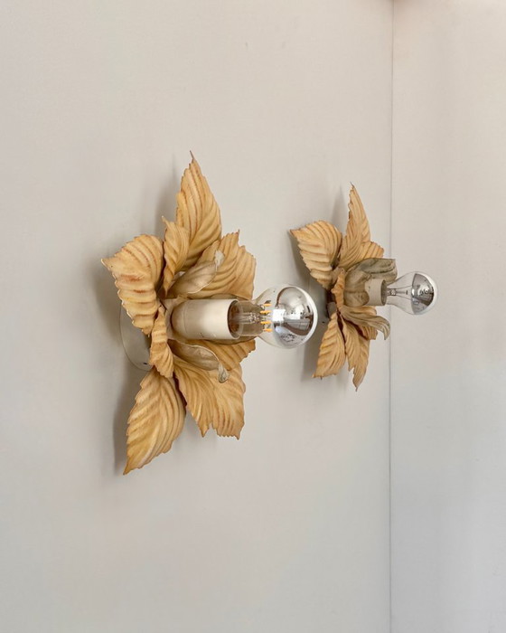 Pair of vintage "flower" Wall lights in beige painted metal, France 1970 (photo 3 of 6)
