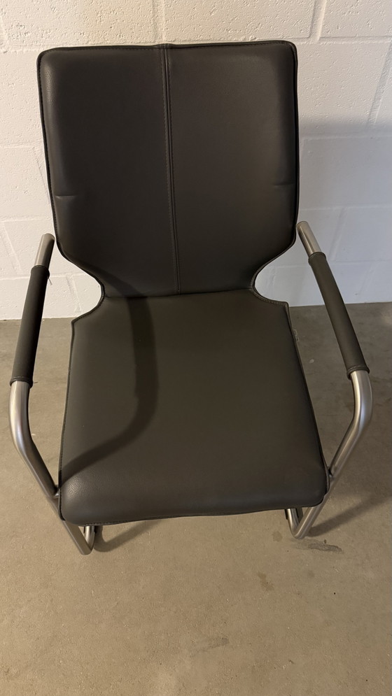 Image 1 of Eetkamertafel Hook met 4 Lunetten eetkamerstoelen