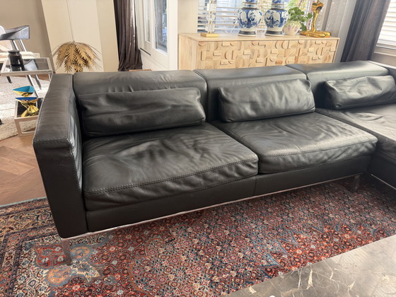 Image 1 of Cierre (Italien) – Bauhaus-Ecksofa in schwarzem Leder mit Chaiselongue rechts und Chromgestell – 270 cm