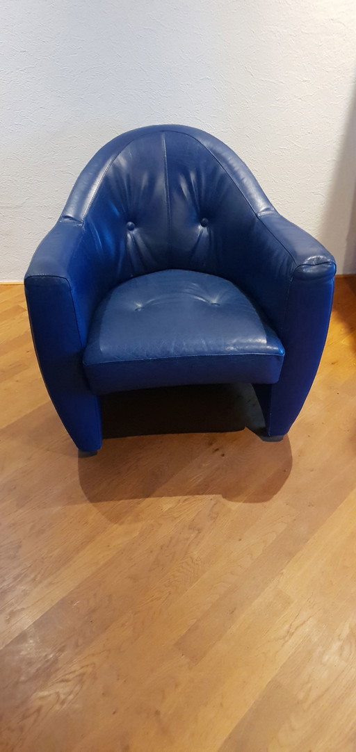 Leolux Carabas Blue leather chair, Cobalt blue, the trend of 2023