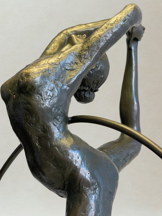 Image 1 of Art Deco sculptuur – Hoepeldanseres – Decoratief brons – Gesigneerd P. Collinet – 39 cm