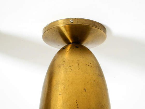 Image 1 of Une paire de grands plafonniers originaux en laiton, de style moderne du milieu du siècle.