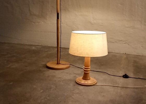 Image 1 of Lampe de table vintage à pied en bois